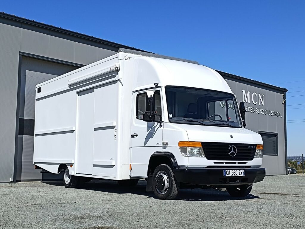 Mercedes 512 Vario VL caisse UPS 30 m3