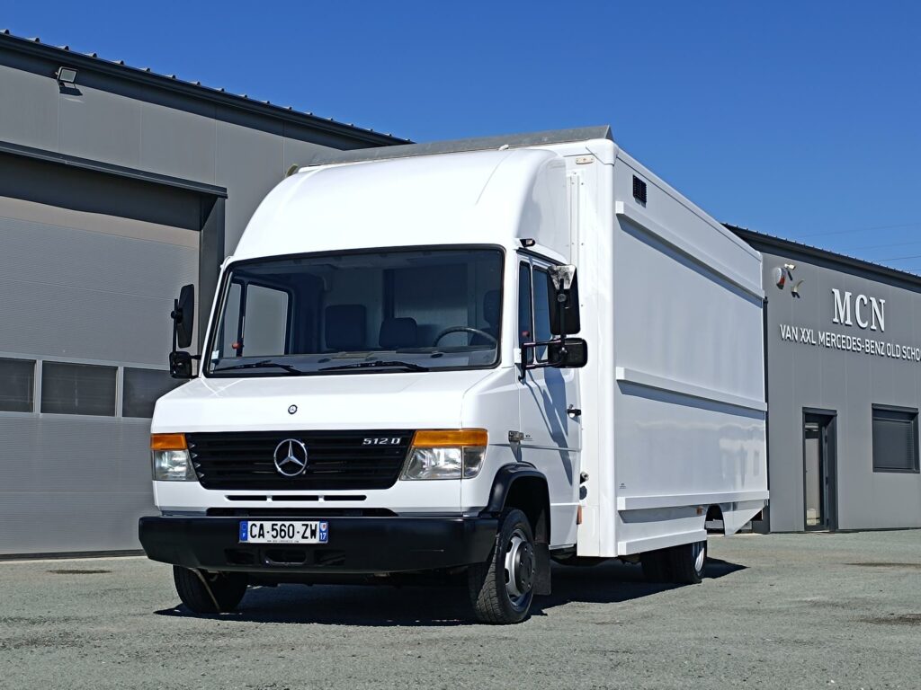 Mercedes 512 Vario VL caisse UPS 30 m3