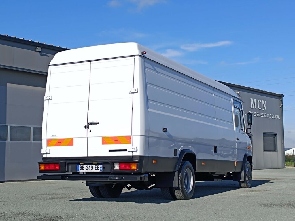 Mercedes 814 Vario fourgon XXL VASP Atelier