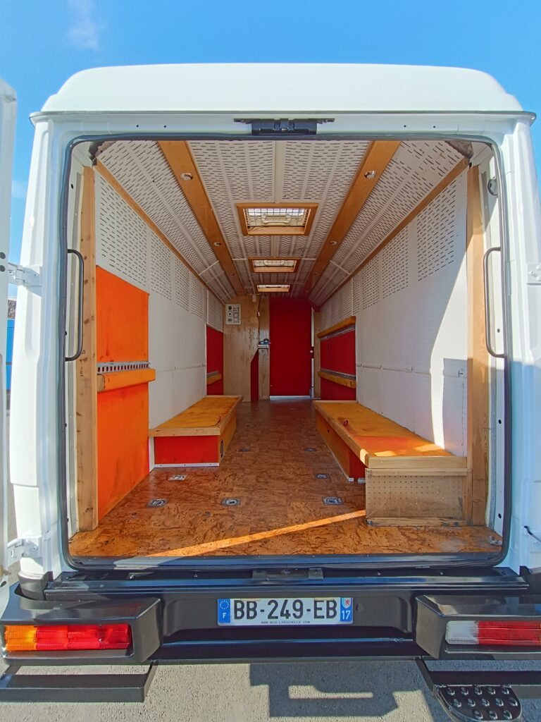 Mercedes 814 Vario fourgon XXL VASP Atelier